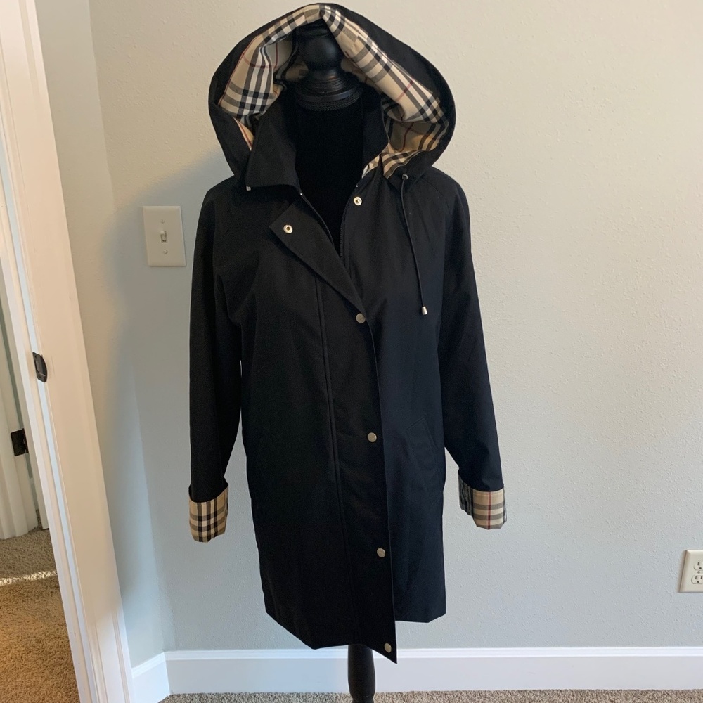 BURBERRY BLACK RAIN COAT CLASSIC w/HOODIE